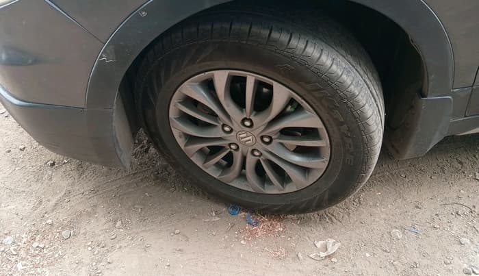 2016 Maruti S Cross ZETA 1.3, Diesel, Manual, 1,11,738 km, tyre