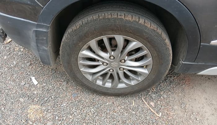 2016 Maruti S Cross ZETA 1.3, Diesel, Manual, 1,11,738 km, tyre