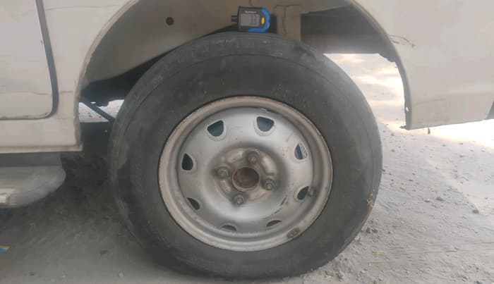2017 Maruti Eeco 7 STR, CNG, Manual, 1,25,096 km, tyre