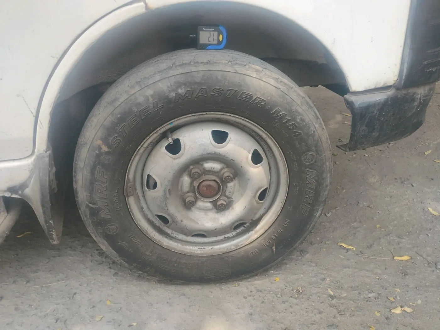 2017 Maruti Eeco 7 STR, CNG, Manual, 1,25,096 km, tyre
