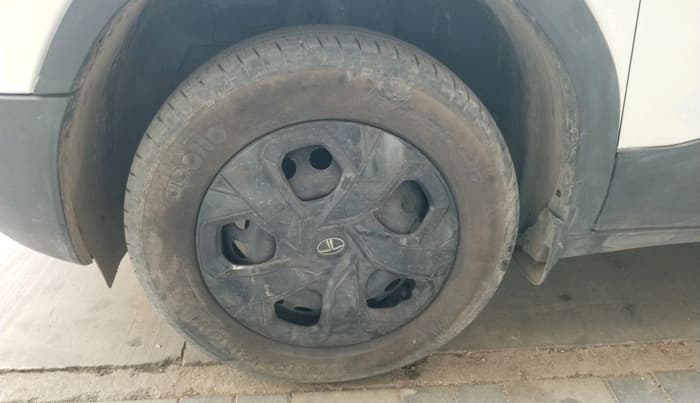 2022 Tata PUNCH ADVENTURE MT, Petrol, Manual, 34,833 km, tyre