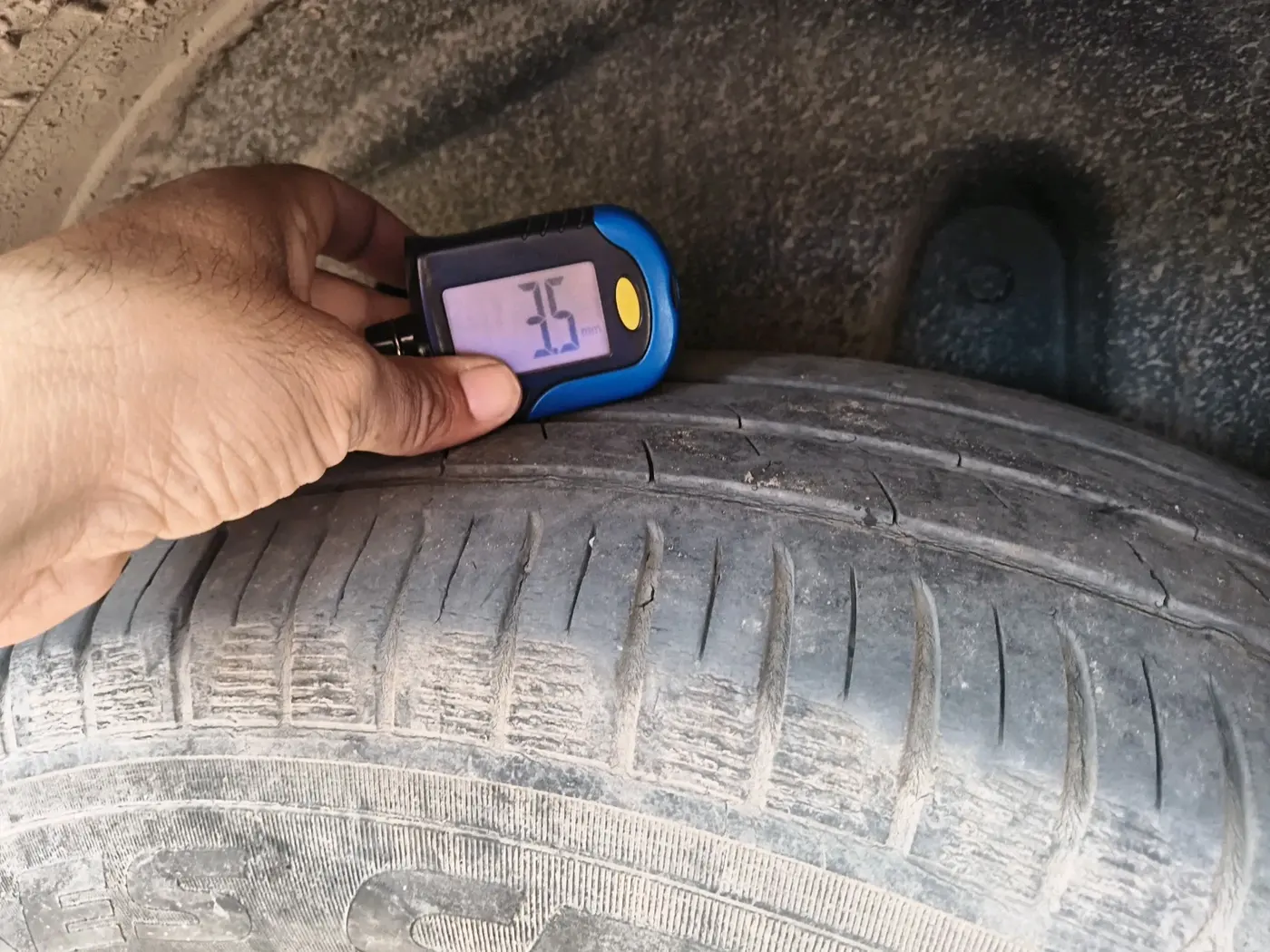 2019 Mahindra XUV300 W6 1.2 PETROL, Petrol, Manual, 61,700 km, tyre