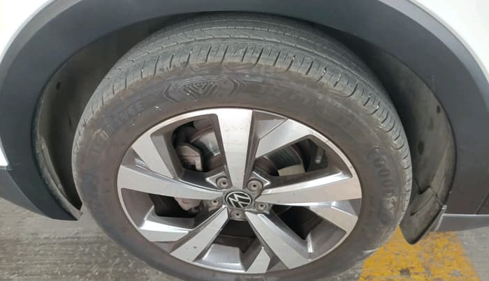 2023 Volkswagen TAIGUN TOPLINE 1.0 TSI MT, Petrol, Manual, 74,381 km, tyre