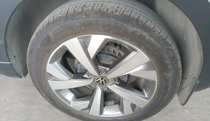 2023 Volkswagen TAIGUN TOPLINE 1.0 TSI MT, Petrol, Manual, 74,381 km, tyre