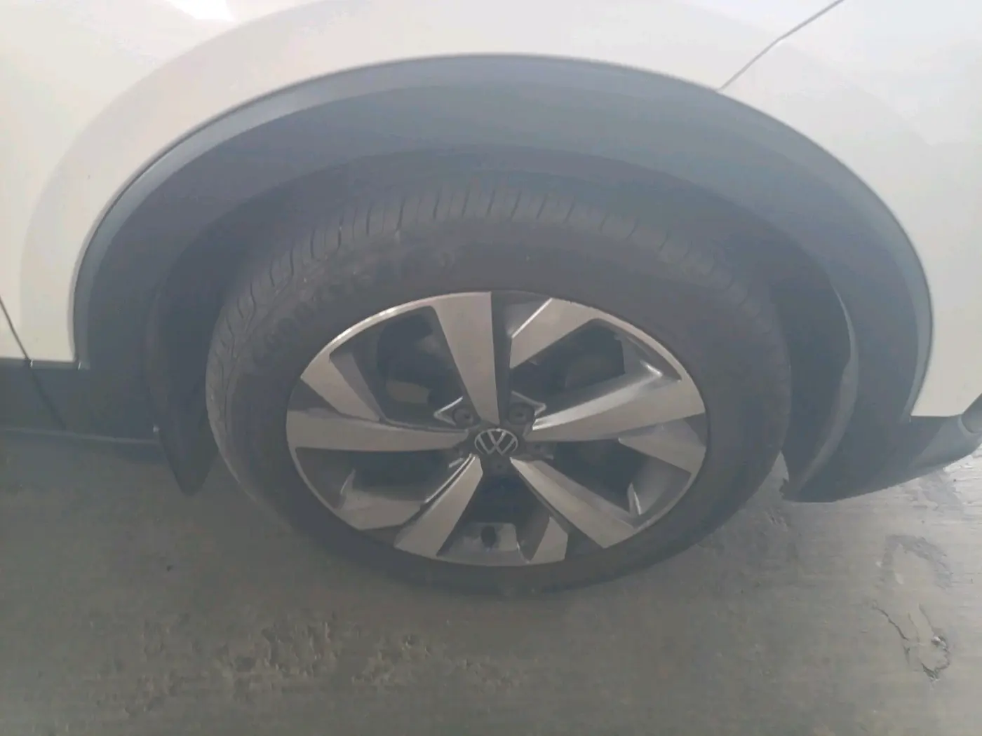 2023 Volkswagen TAIGUN TOPLINE 1.0 TSI MT, Petrol, Manual, 74,381 km, tyre