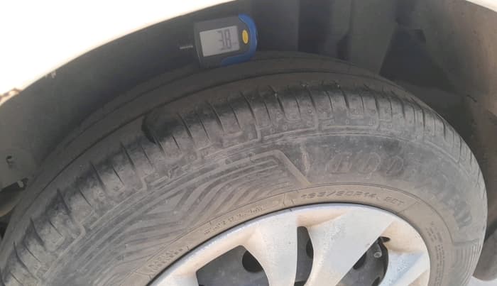 2014 Maruti Swift Dzire VDI, Diesel, Manual, 1,42,057 km, tyre