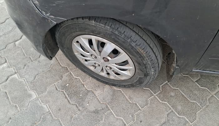 2013 Hyundai i10 MAGNA 1.1, Petrol, Manual, 1,67,614 km, tyre