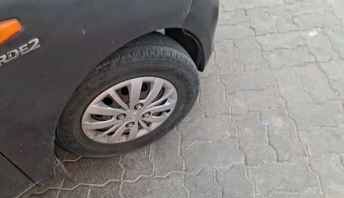 2013 Hyundai i10 MAGNA 1.1, Petrol, Manual, 1,67,614 km, tyre