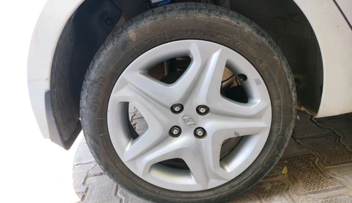 2017 Hyundai Elite i20 ASTA 1.2, Petrol, Manual, 42,128 km, tyre