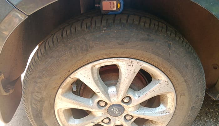 2012 Ford Figo TITANIUM 1.4 DIESEL, Diesel, Manual, 2,09,594 km, tyre