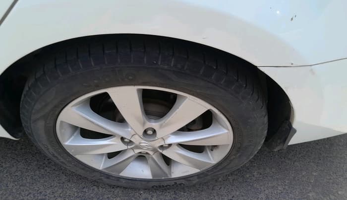 2012 Hyundai Verna FLUIDIC 1.6 CRDI SX AT, Diesel, Automatic, 96,155 km, tyre