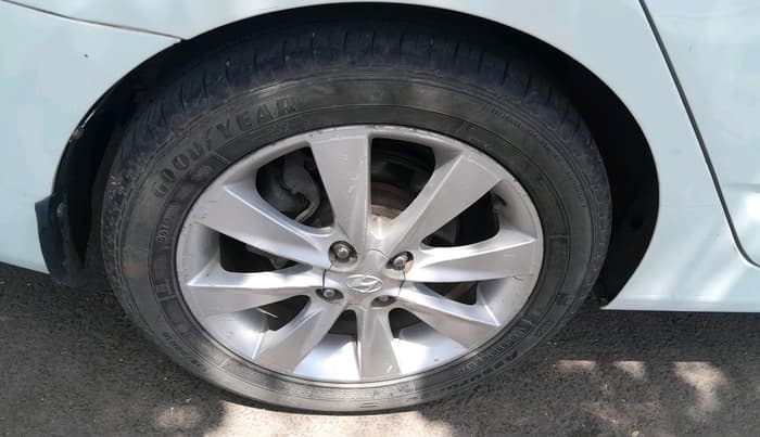 2012 Hyundai Verna FLUIDIC 1.6 CRDI SX AT, Diesel, Automatic, 96,155 km, tyre