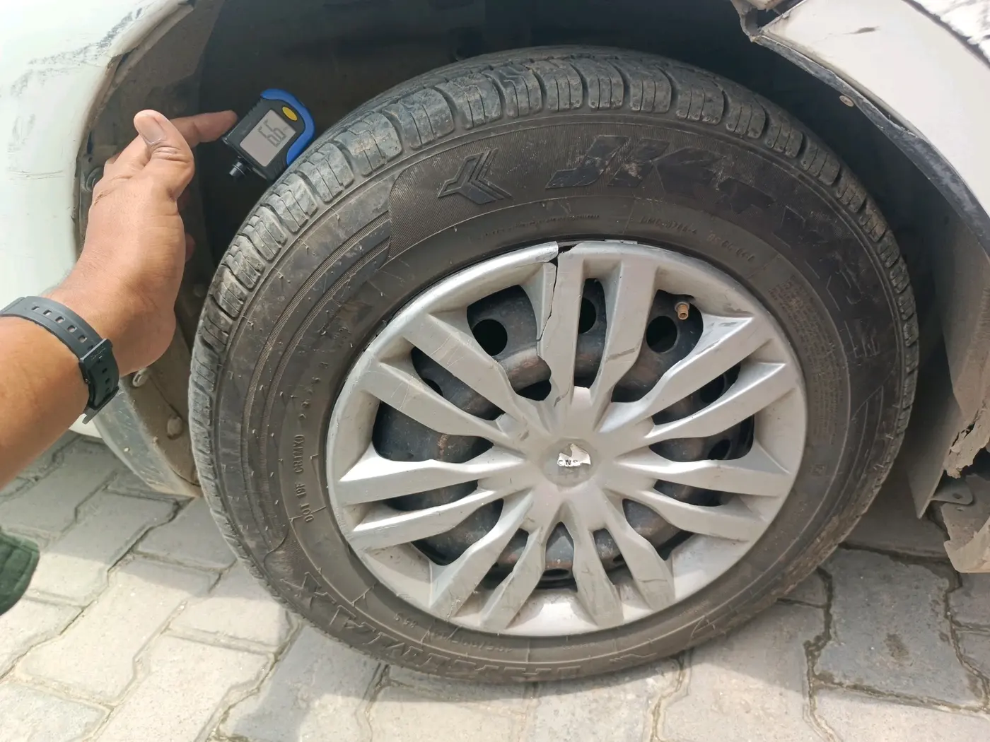 2016 Maruti Swift VDI, Diesel, Manual, 1,37,718 km, tyre