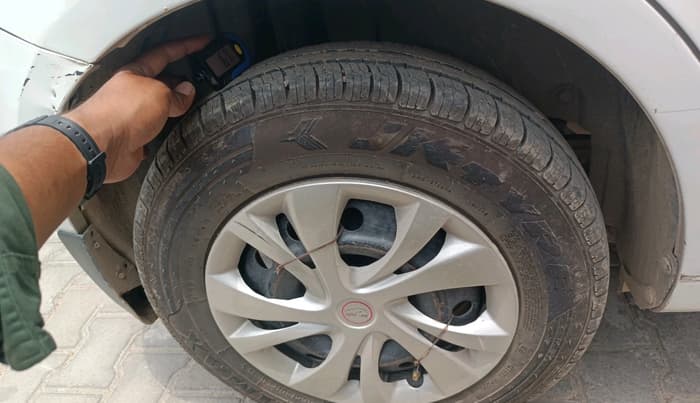 2016 Maruti Swift VDI, Diesel, Manual, 1,37,718 km, tyre