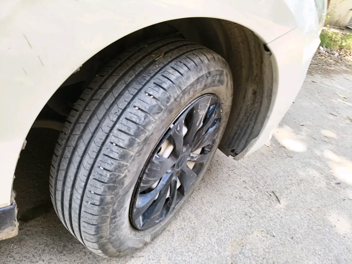 2023 Maruti Baleno SIGMA PETROL 1.2, Petrol, Manual, 44,359 km, tyre