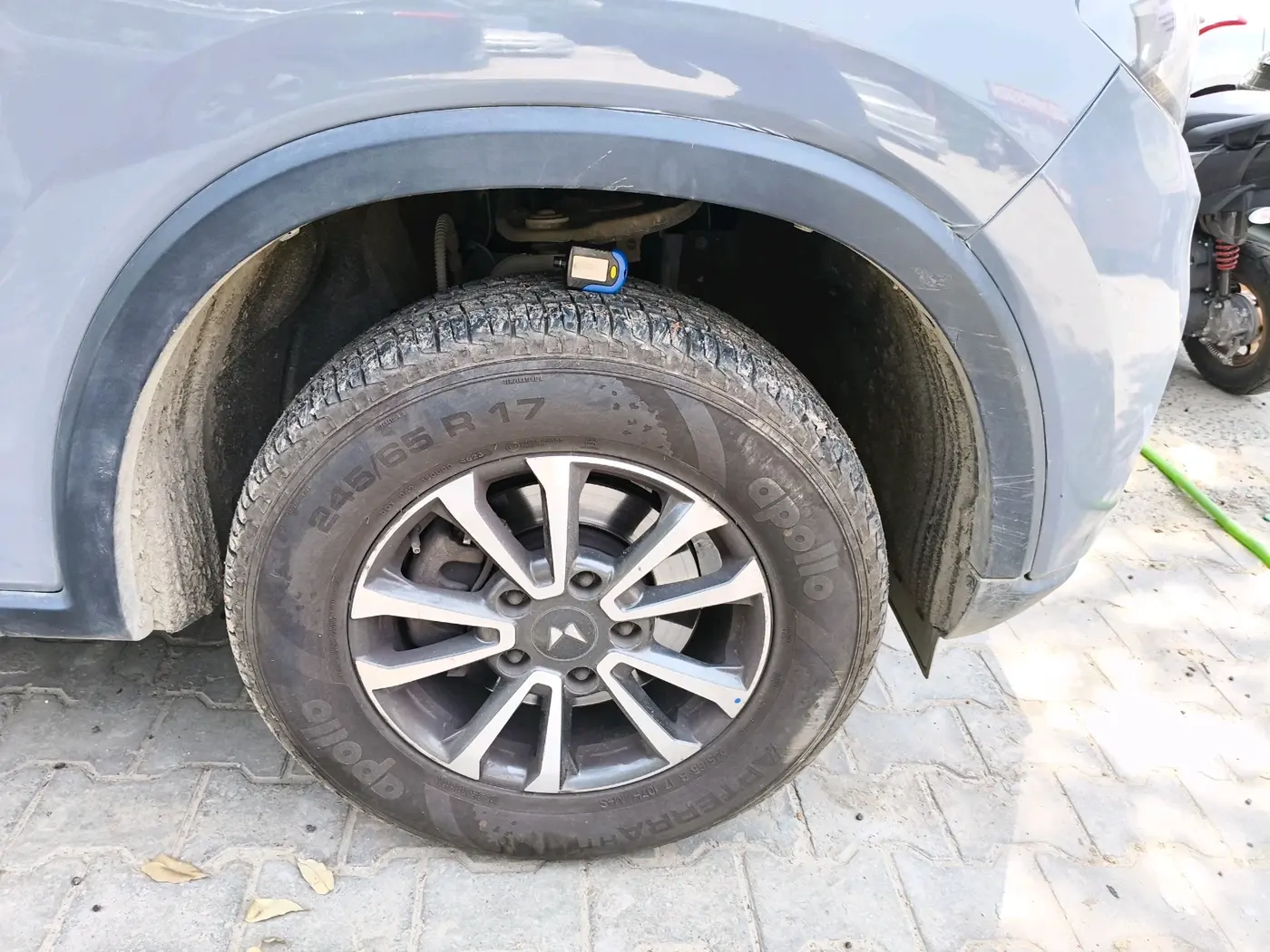 2023 Mahindra SCORPIO-N Z2 PETROL MT 7 STR, Petrol, Manual, 74,000 km, tyre