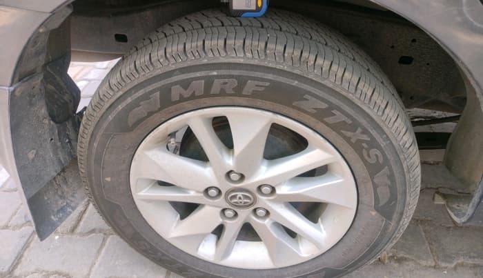 2017 Toyota Innova Crysta 2.4 GX 8 STR, Diesel, Manual, 1,54,955 km, tyre