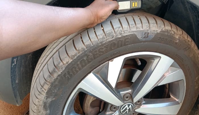 2023 Volkswagen TAIGUN TOPLINE 1.0 TSI AT, Petrol, Automatic, 24,495 km, tyre