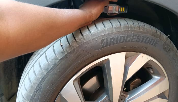 2023 Volkswagen TAIGUN TOPLINE 1.0 TSI AT, Petrol, Automatic, 24,495 km, tyre