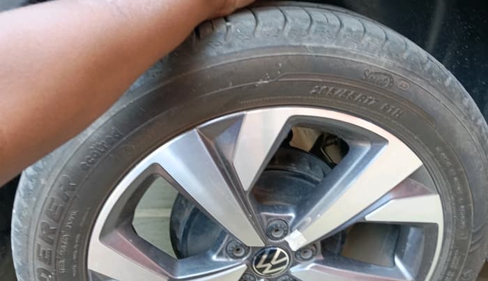 2023 Volkswagen TAIGUN TOPLINE 1.0 TSI AT, Petrol, Automatic, 24,495 km, tyre