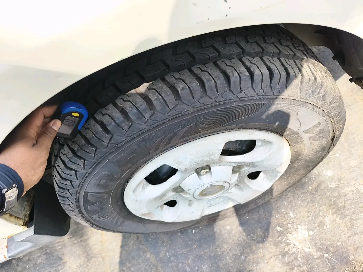 2011 Mahindra Xylo E4, Diesel, Manual, 2,55,641 km, tyre