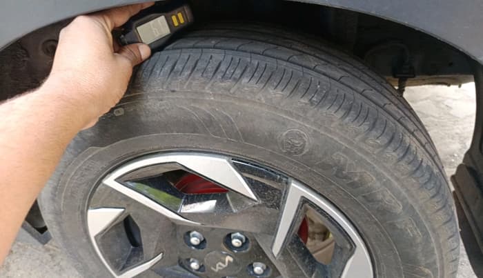 2024 KIA SONET HTK (O) 1.2 Petrol MT, Petrol, Manual, 25,374 km, tyre