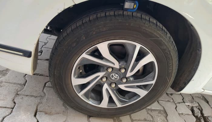 2022 Toyota Innova Crysta 2.7 VX 7 STR, Petrol, Manual, 53,921 km, tyre