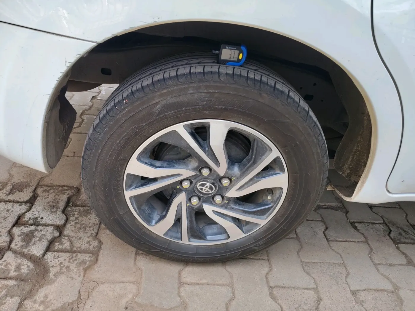 2022 Toyota Innova Crysta 2.7 VX 7 STR, Petrol, Manual, 53,921 km, tyre
