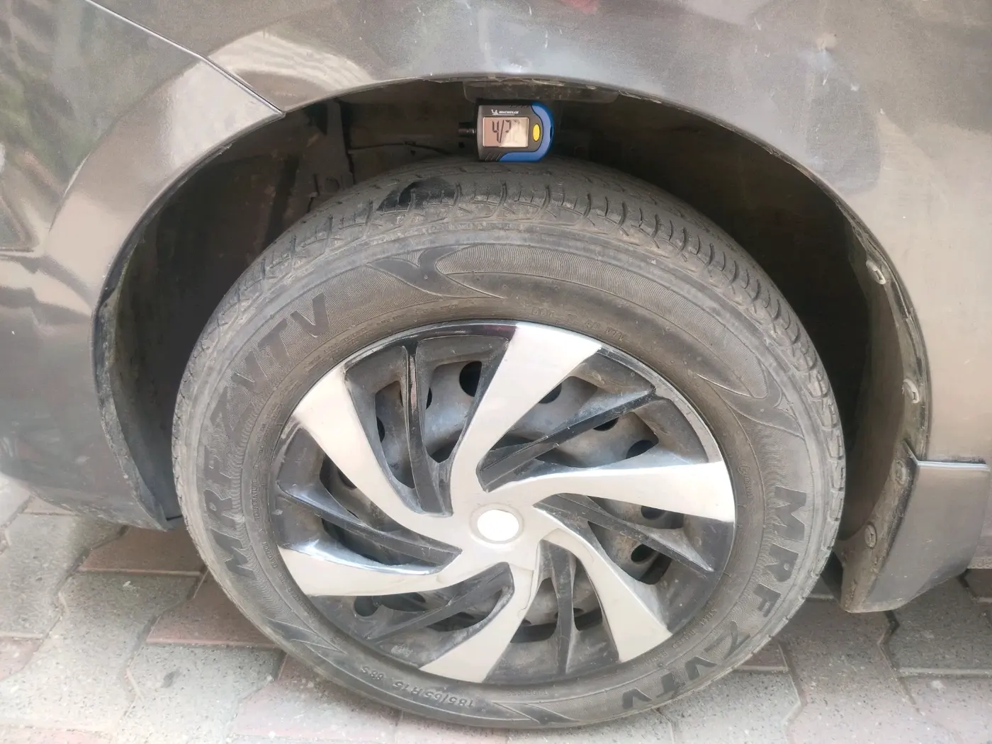 2016 Maruti Ertiga VXI, Petrol, Manual, 48,968 km, tyre