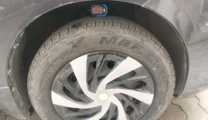 2016 Maruti Ertiga VXI, Petrol, Manual, 48,968 km, tyre