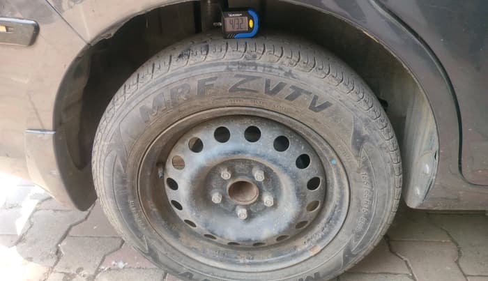 2016 Maruti Ertiga VXI, Petrol, Manual, 48,968 km, tyre