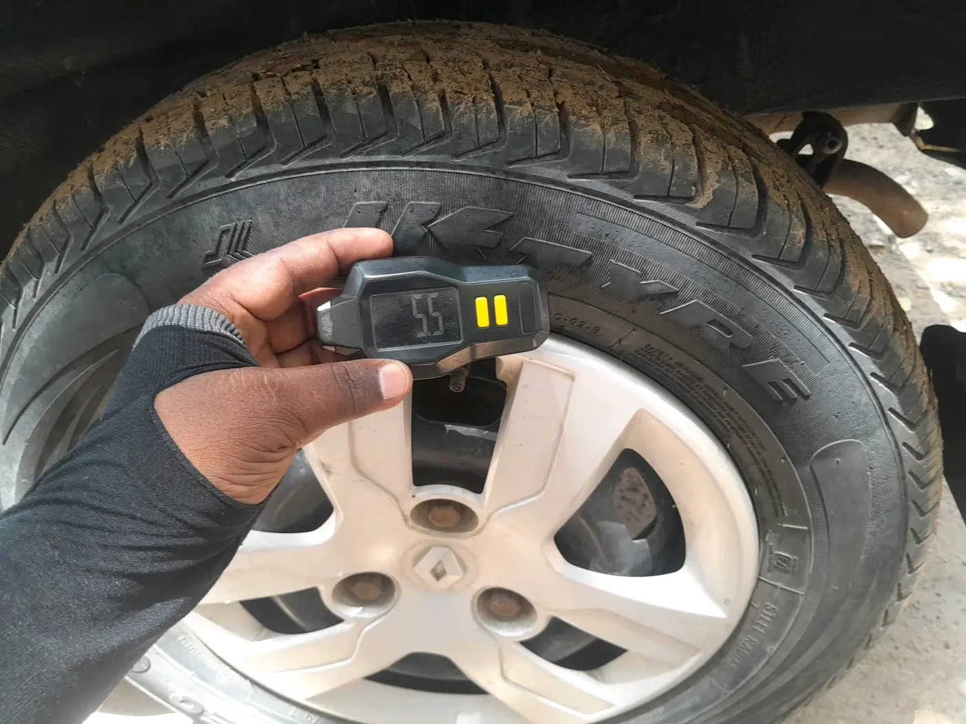 2015 Renault Kwid RXT 0.8, Petrol, Manual, 90,666 km, tyre