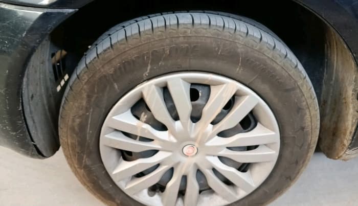 2010 Ford Fiesta ZXI 1.4 DIESEL, Diesel, Manual, 1,53,205 km, tyre