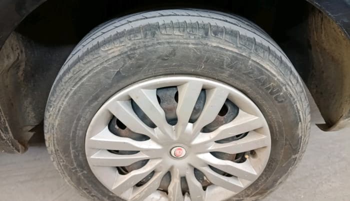 2010 Ford Fiesta ZXI 1.4 DIESEL, Diesel, Manual, 1,53,205 km, tyre