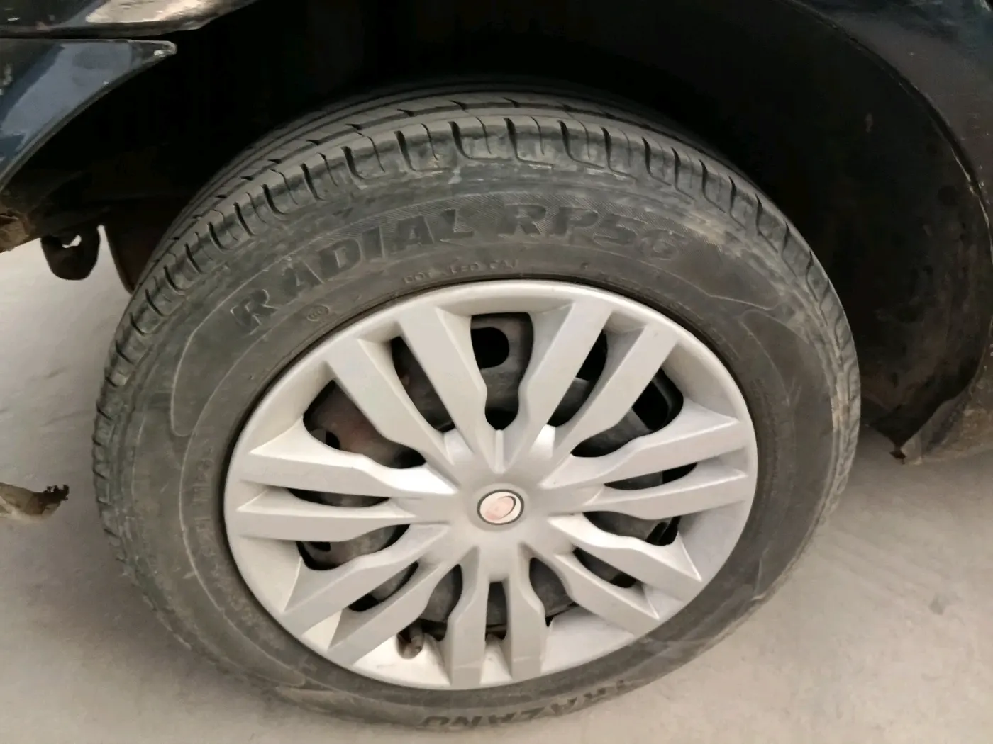 2010 Ford Fiesta ZXI 1.4 DIESEL, Diesel, Manual, 1,53,205 km, tyre