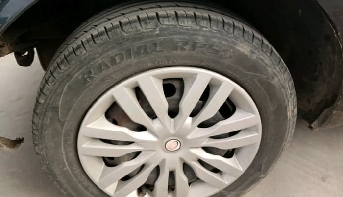 2010 Ford Fiesta ZXI 1.4 DIESEL, Diesel, Manual, 1,53,205 km, tyre