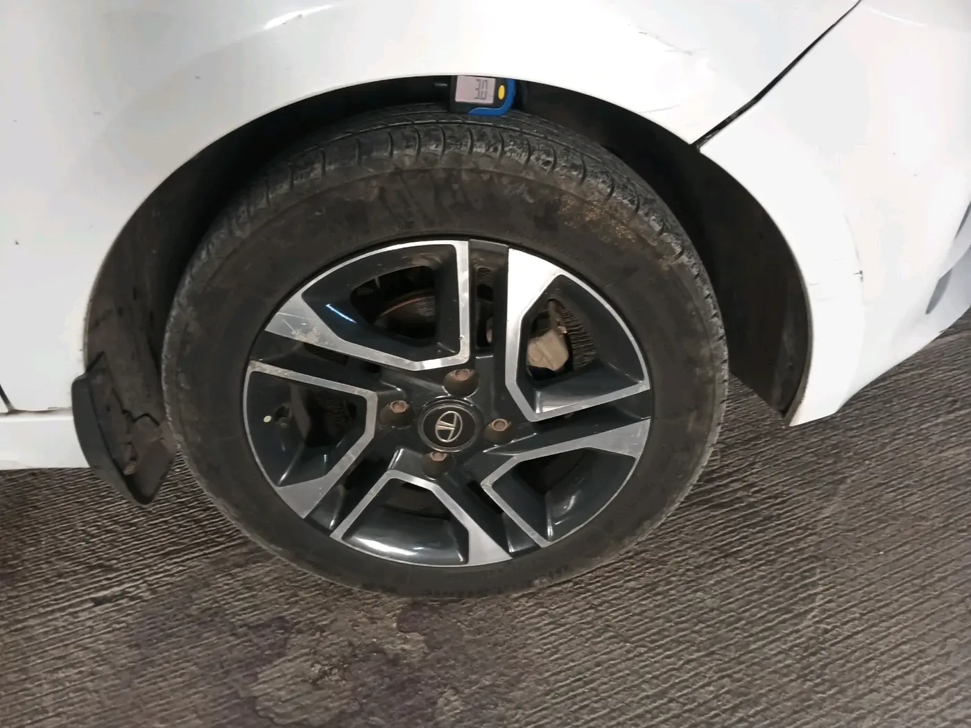 2020 Tata Tiago XZ PLUS PETROL, Petrol, Manual, 1,92,189 km, tyre