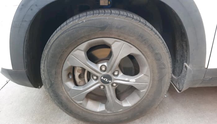 2021 KIA SELTOS HTK PLUS 1.5, Petrol, Manual, 30,428 km, tyre