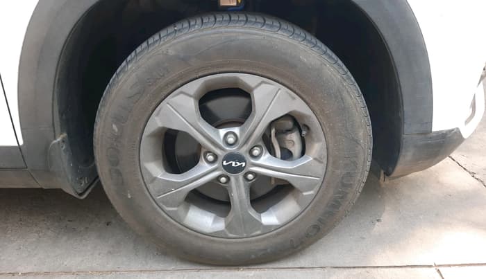 2021 KIA SELTOS HTK PLUS 1.5, Petrol, Manual, 30,428 km, tyre