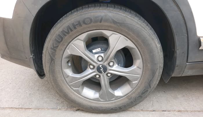 2021 KIA SELTOS HTK PLUS 1.5, Petrol, Manual, 30,428 km, tyre