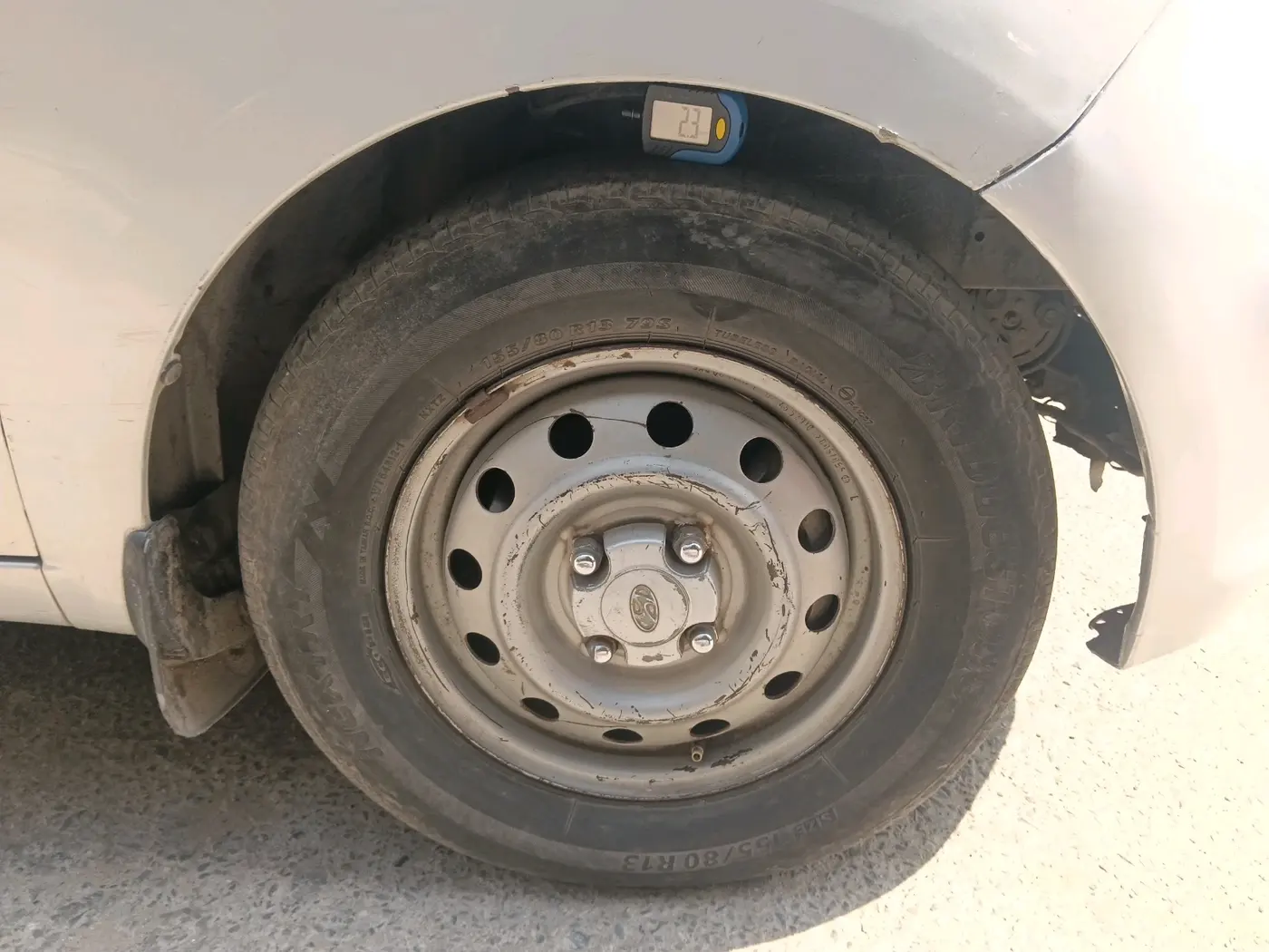 2013 Hyundai i10 ERA 1.1, CNG, Manual, 1,29,488 km, tyre