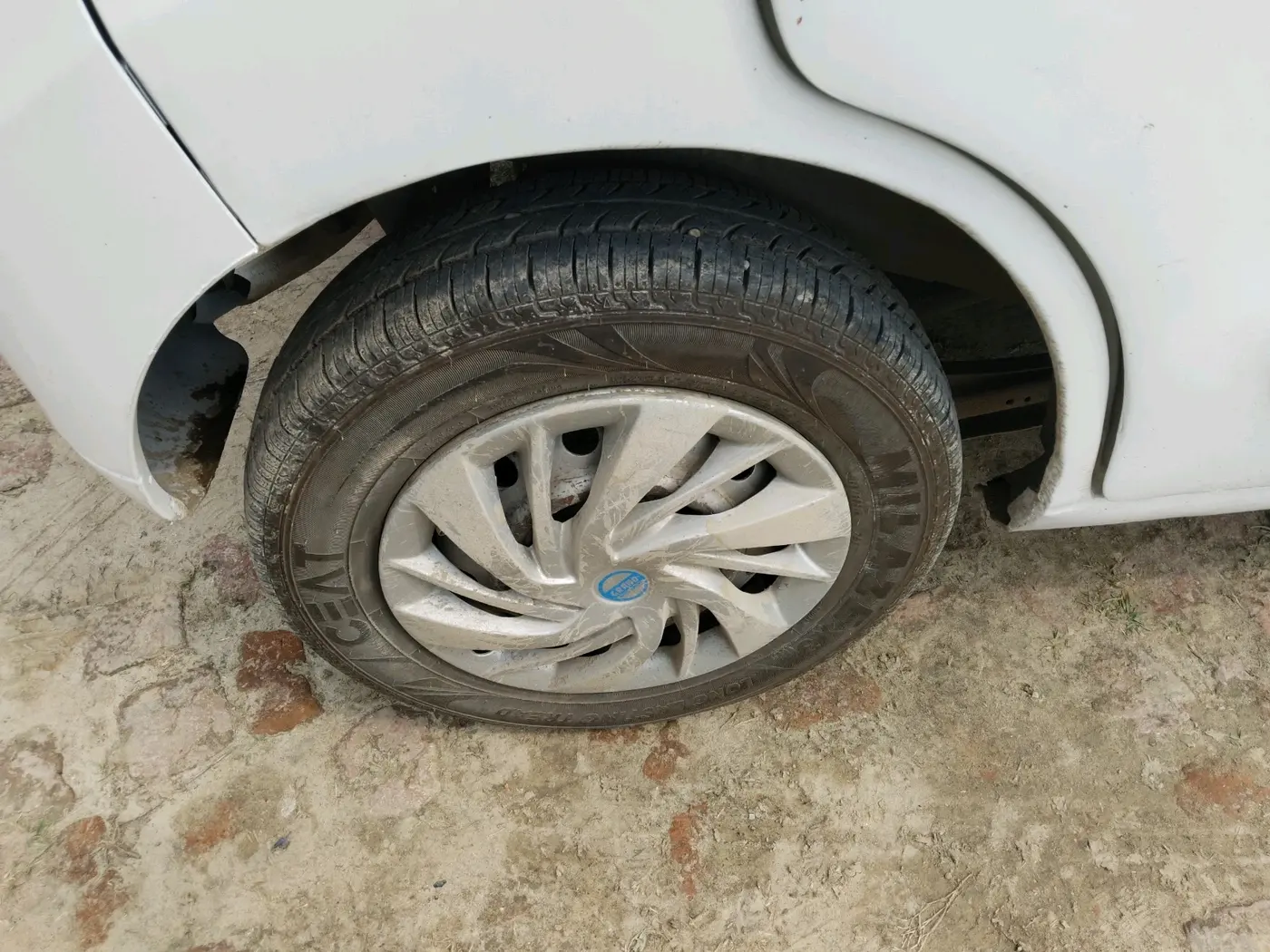 2015 Maruti Wagon R 1.0 LXI CNG, CNG, Manual, 75,785 km, tyre