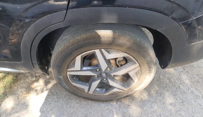 2021 Hyundai ALCAZAR PRESTIGE 1.5 MT 7STR, Diesel, Manual, 1,28,770 km, tyre