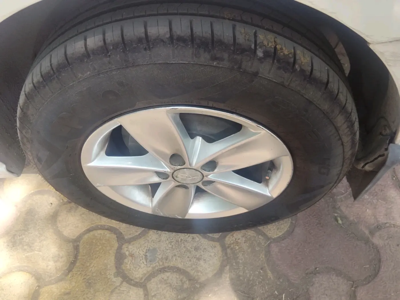 2013 Skoda Rapid 1.6 MPI ACTIVE, Petrol, Manual, 83,754 km, tyre