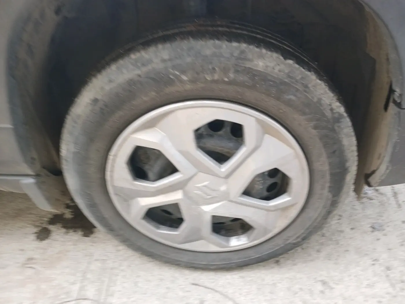 2023 Maruti BREZZA LXI S- CNG, CNG, Manual, 74,195 km, tyre