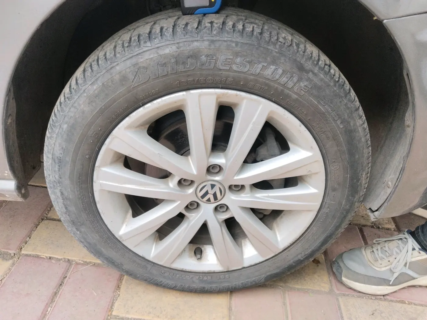 2013 Volkswagen Polo HIGHLINE1.2L, Petrol, Manual, 1,41,542 km, tyre