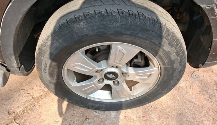 2013 Mahindra XUV500 W8, Diesel, Manual, 86,450 km, tyre