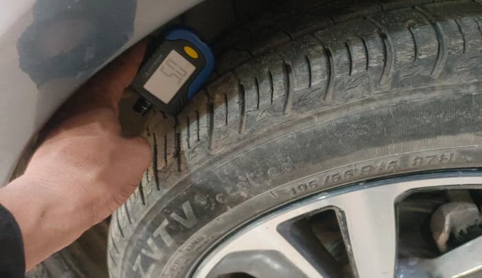 2021 Tata ALTROZ XZ PETROL, Petrol, Manual, 35,750 km, tyre