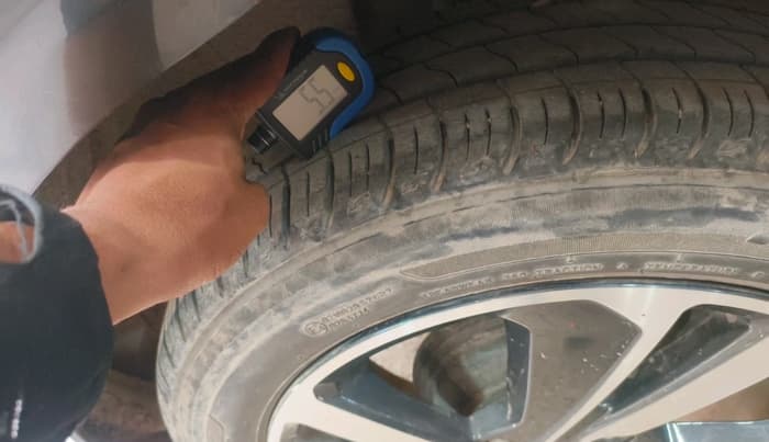 2021 Tata ALTROZ XZ PETROL, Petrol, Manual, 35,750 km, tyre