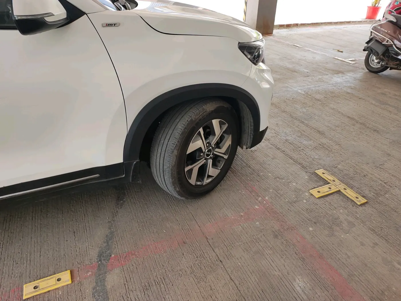 2021 KIA SONET HTX 1.0 IMT, Petrol, Manual, 61,915 km, tyre
